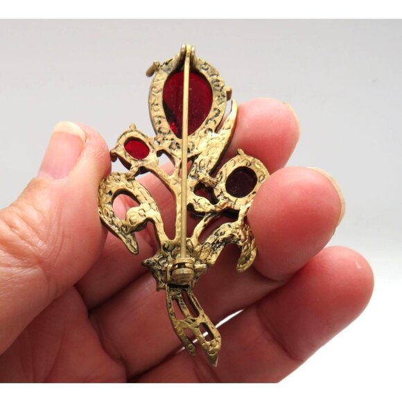 Vintage Floral Brooch 2" Red Faceted Lucite Gems Pin Antique Gold Tone Setting - Picture 10 of 10